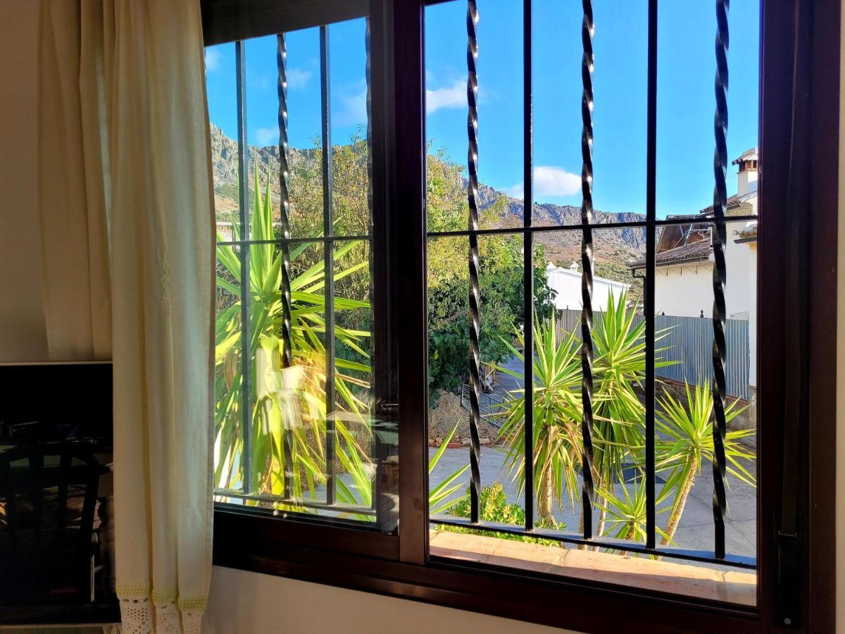 Apartamento Luminoso piso con vistas y chimenea en Benaocaz Exterior foto